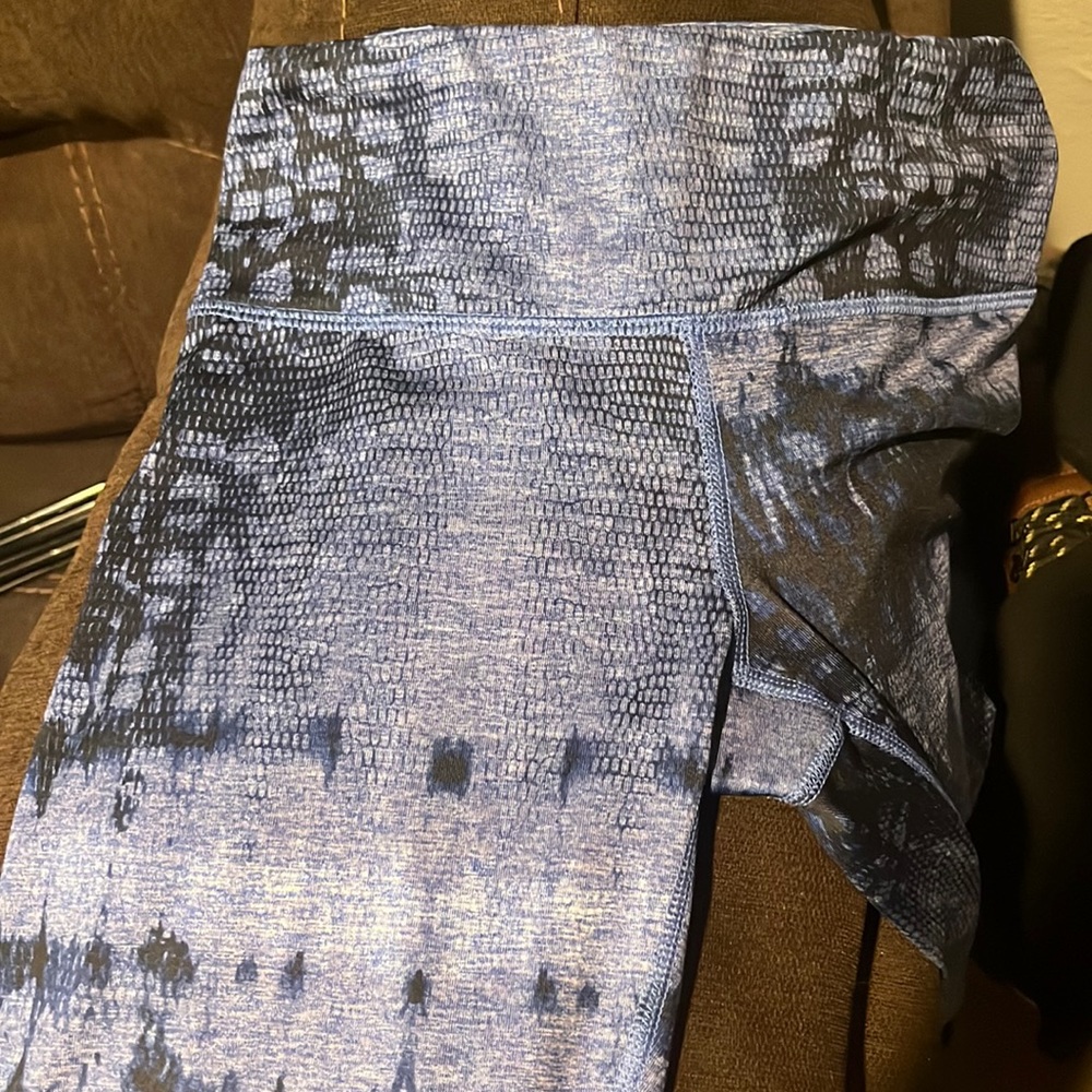 Women’s leggings size S. Blue marble pattern.